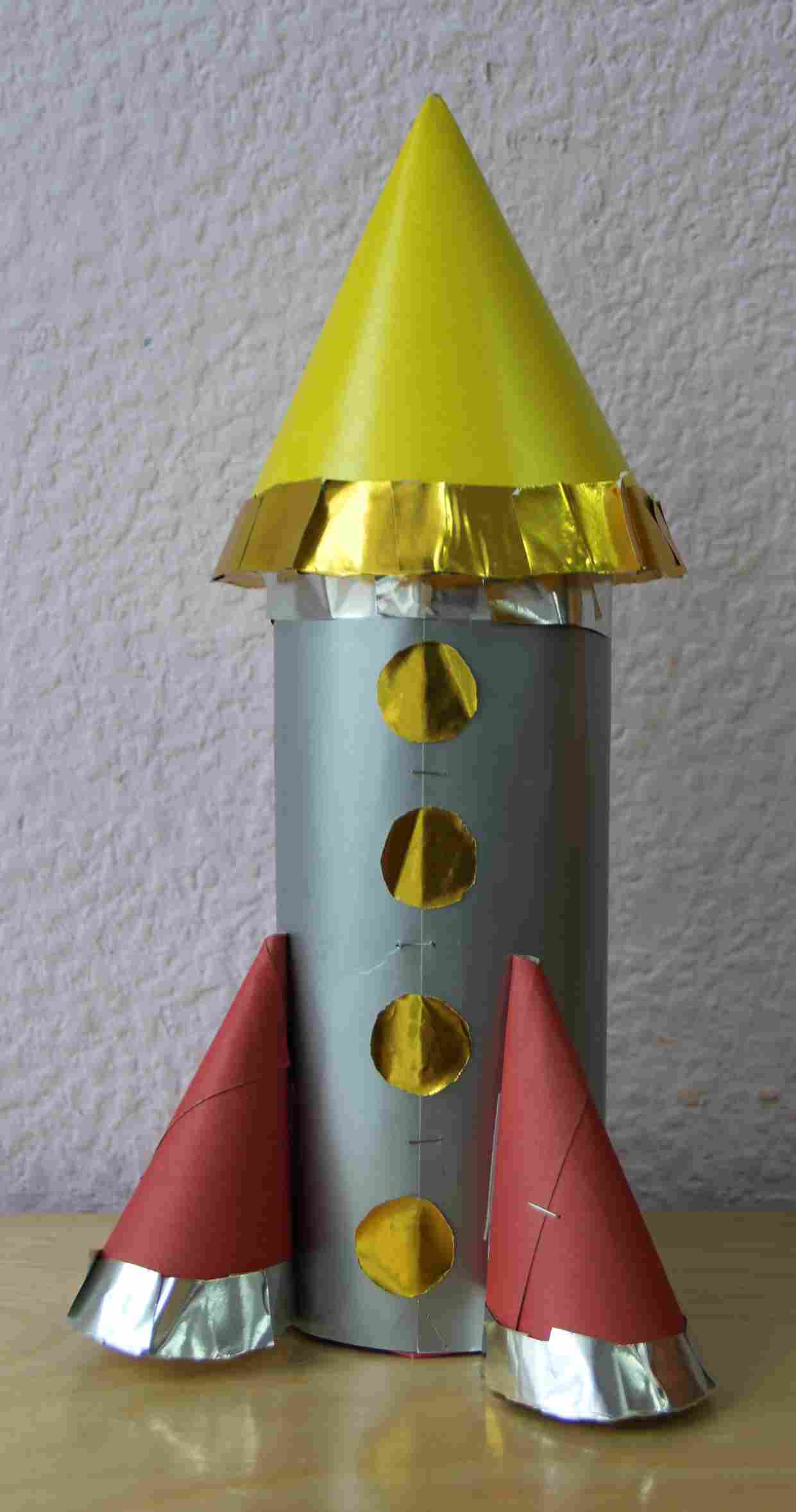 Ракета из картона поделка в садик
