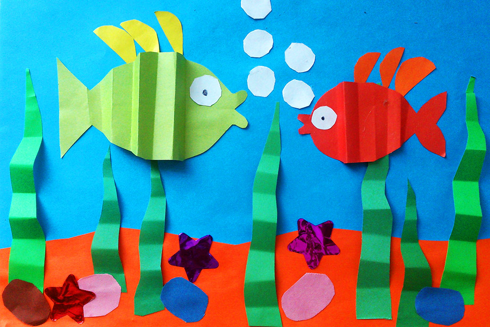 Рыбка из бумаги аквариум. Подводный мир аппликация для детей. Аппликация морские обитатели. Поделка морские обитатели для детей. Морские обитатели аппликация для детей.