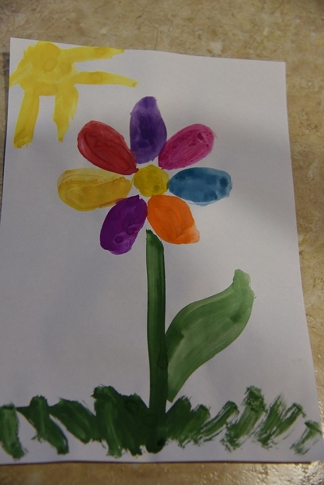Рисование цветик семицветик старшая группа. Рисование на тему цветы. Цветы красками для детей. Рисование цветы старшая группа. Рисование в старшей группе на тему цветы.